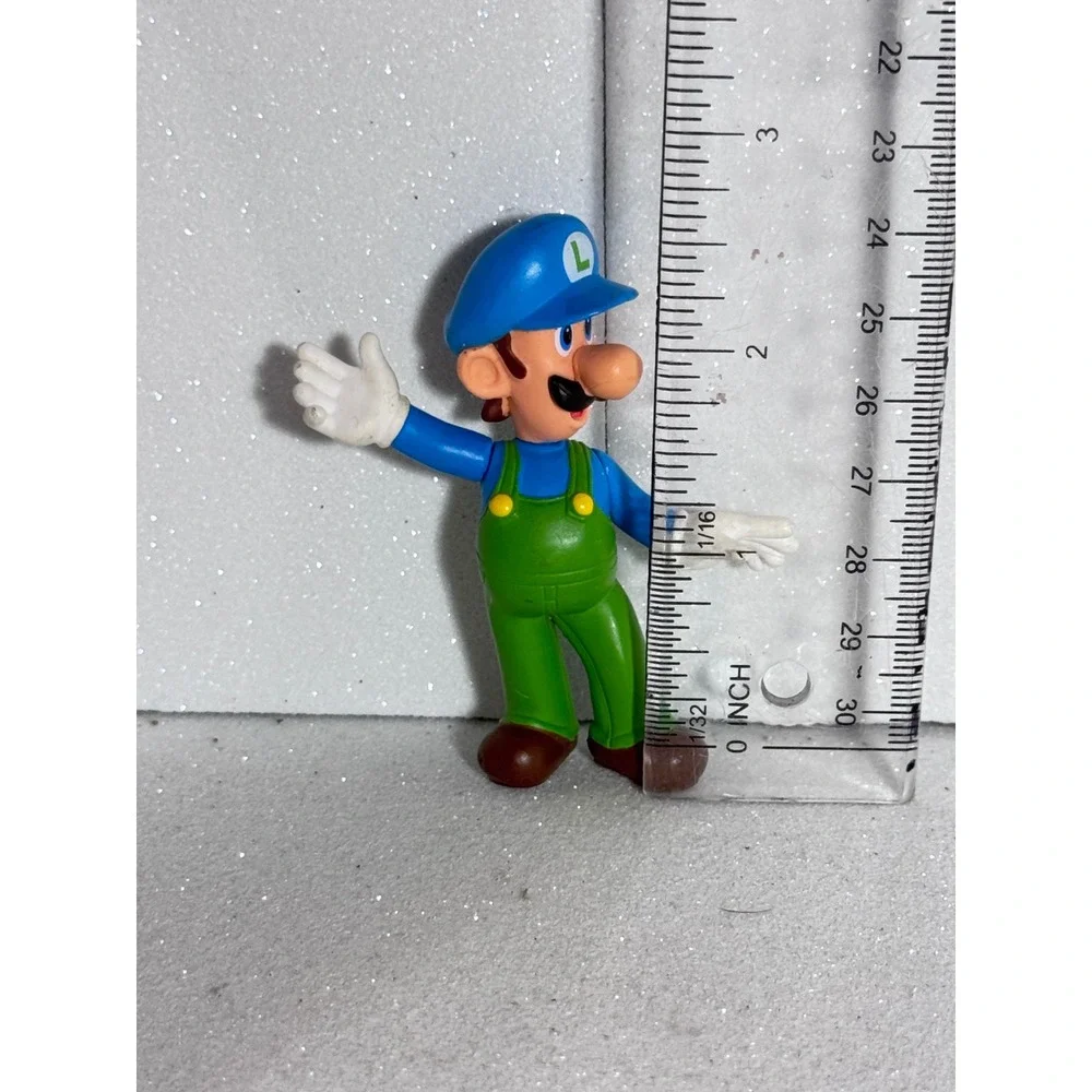 Jakks Pacific World of Nintendo Luigi Blue and Green Action Figure 2.5 inch